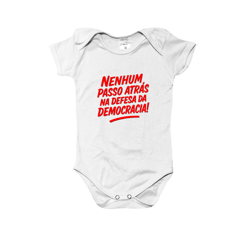 Camiseta ou Body Infantil Nenhum Passo Atrás na Defesa da Democracia!