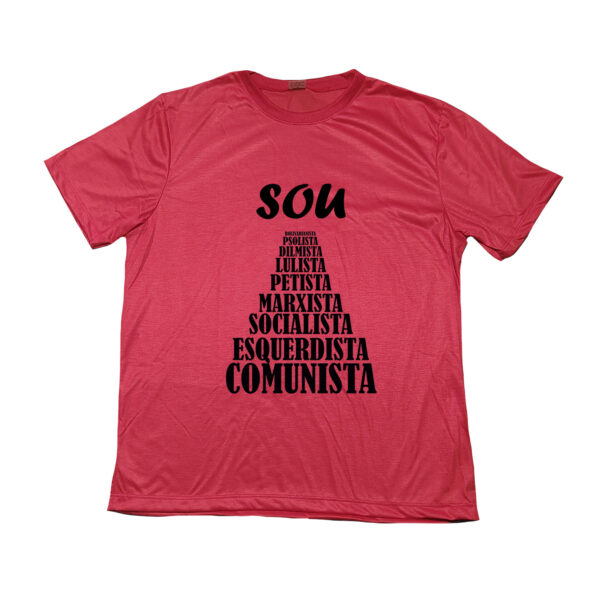Camiseta Sou Comunista com estampa de luta em pirâmide política.