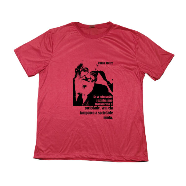 Camiseta Paulo Freire – estampa com frase sobre educação e transformação social.