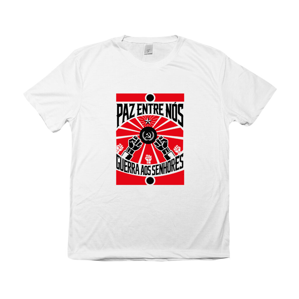 Camiseta Paz entre Nós – estampa revolucionária com punhos erguidos