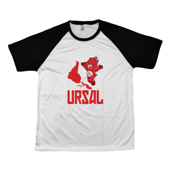 Camiseta URSAL com estampa satírica de meme político.