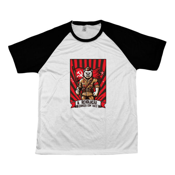 Camiseta A Revolução Começa com Você – estampa comunista estilizada.
