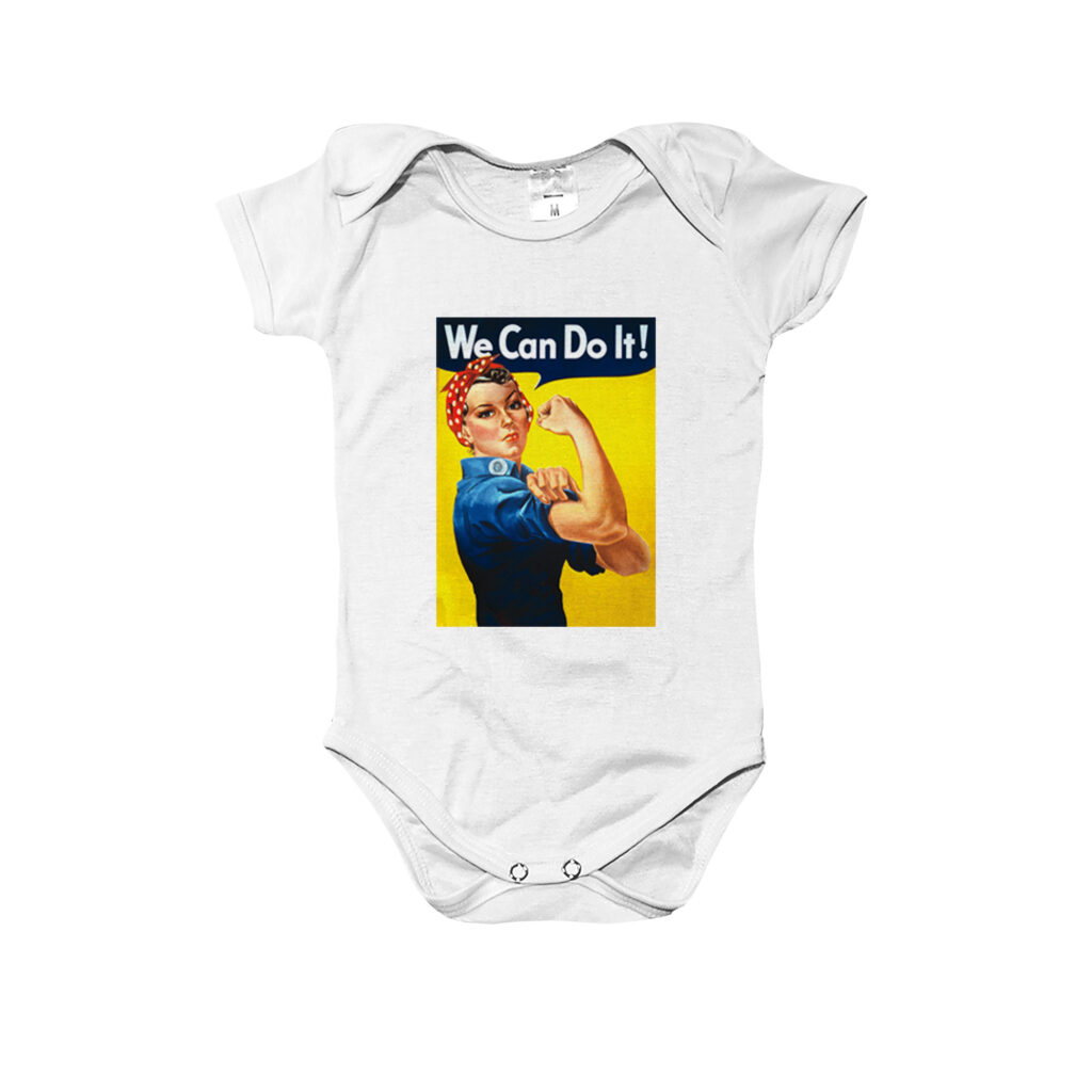 Body e camiseta infantil We Can Do It em poliéster com estampa feminista.