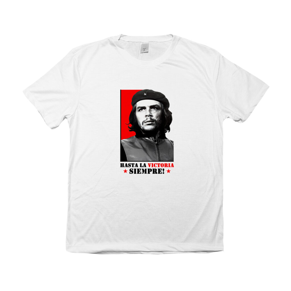 Camiseta de poliéster Che Guevara com frase Hasta la Victoria Siempre em vermelho e preto.