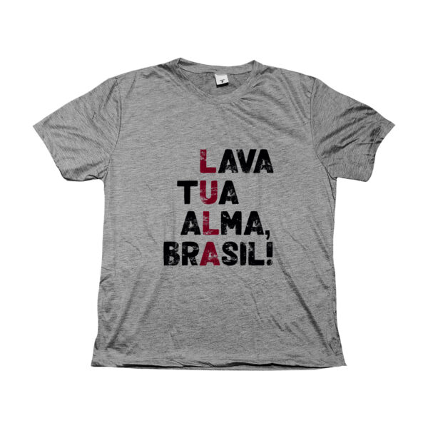 Camiseta Lula lava tua alma Brasil com frase política de impacto.