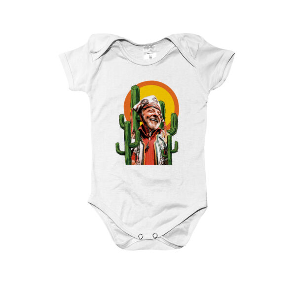 Body infantil Lula Nordestino com estampa de Lula entre cactos e sol do sertão.