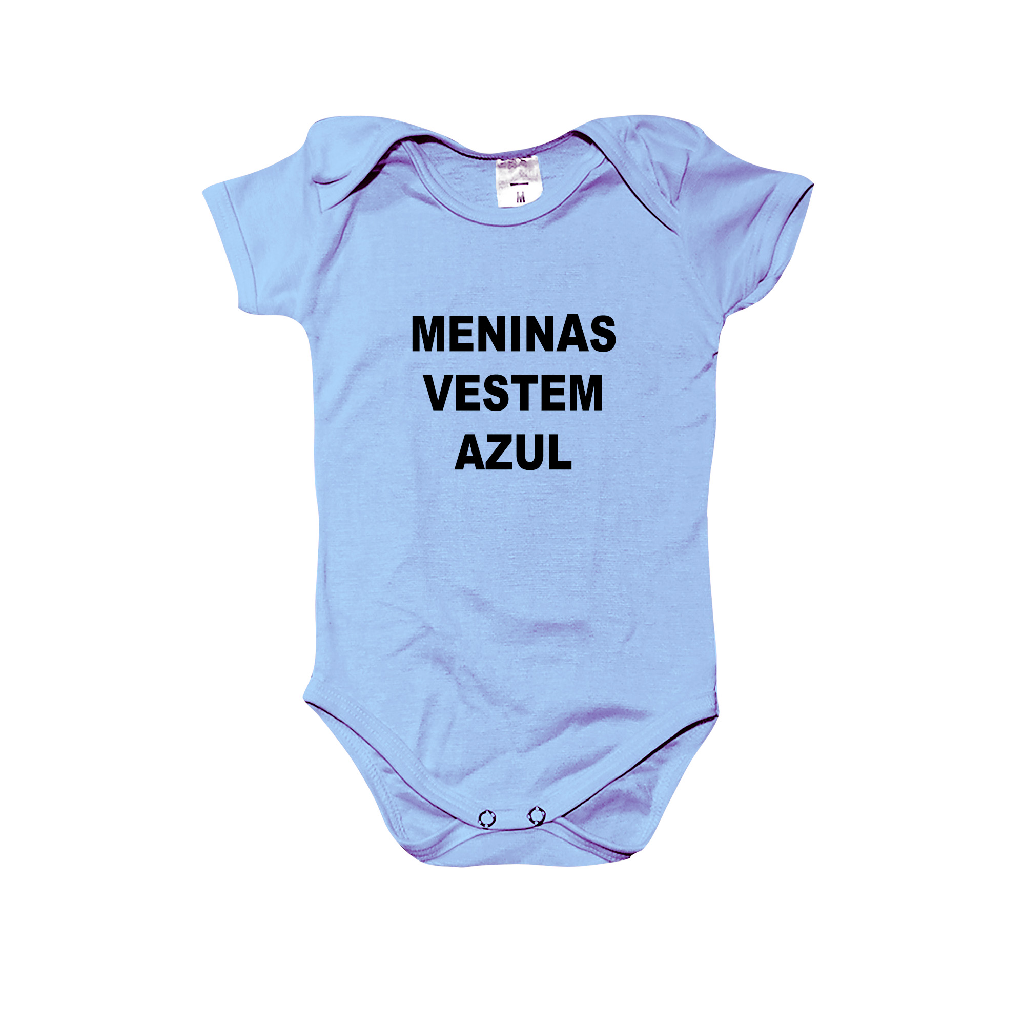 Body infantil com estampa da frase Meninas Vestem Azul, em referência à liberdade de expressão e quebra de estereótipos.