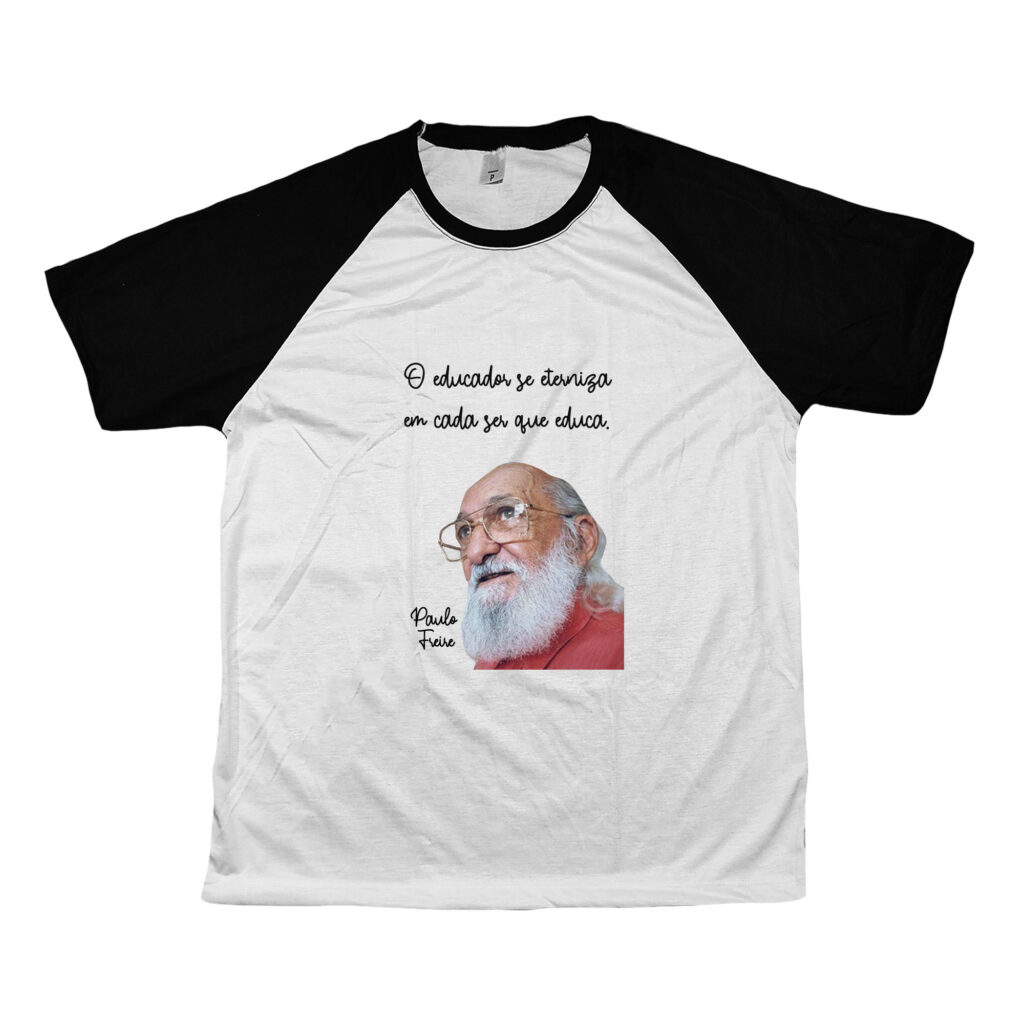 Camiseta Paulo Freire – O Educador se Eterniza em Cada Ser que Educa, homenagem ao educador e pensador brasileiro.