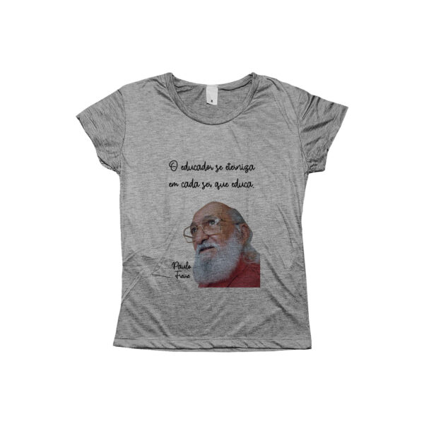 Camiseta Paulo Freire – O Educador se Eterniza em Cada Ser que Educa, homenagem ao educador e pensador brasileiro.