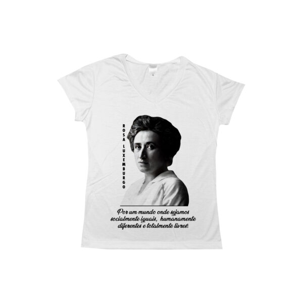 Camiseta de poliéster Rosa Luxemburgo com frase “Por um mundo onde sejamos socialmente iguais, humanamente diferentes e totalmente livres”.