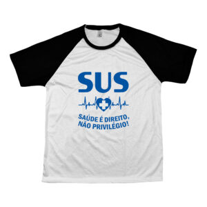 Camiseta SUS – Saúde é Direito, Não Privilégio! com estampa azul e símbolo do sistema público de saúde brasileiro.