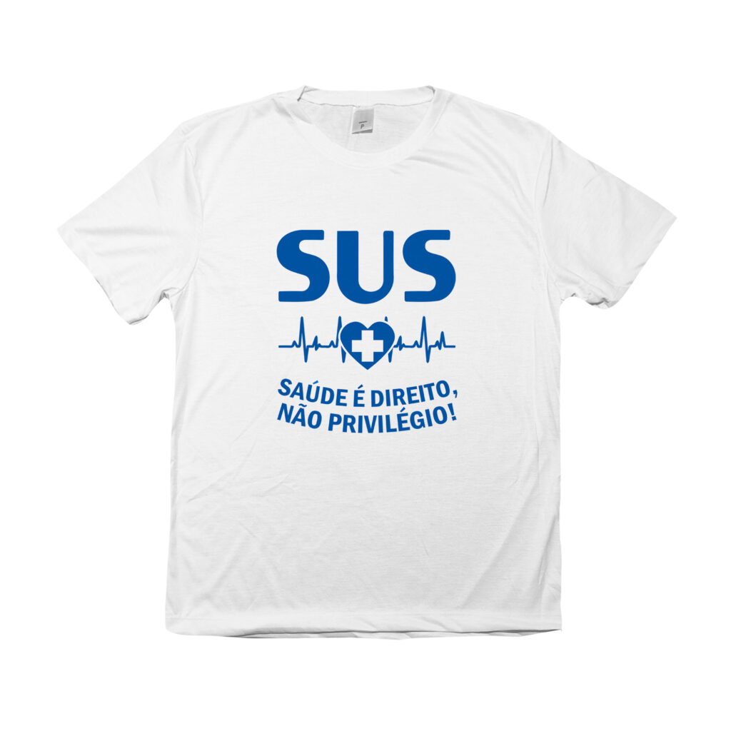 Camiseta SUS – Saúde é Direito, Não Privilégio! com estampa azul e símbolo do sistema público de saúde brasileiro.
