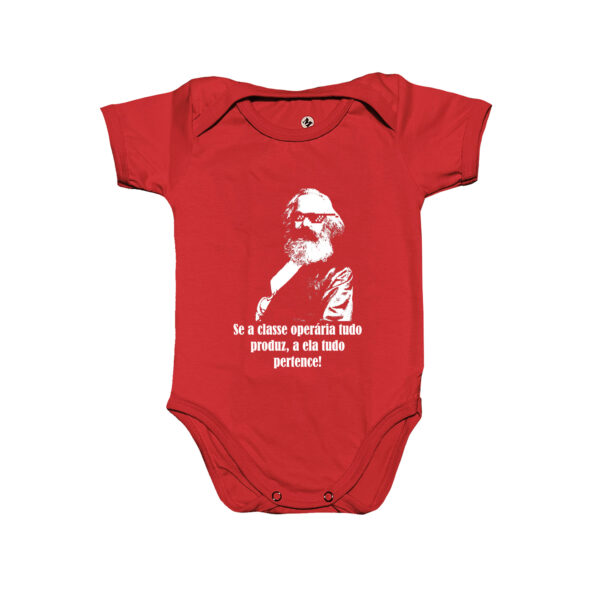 Body de algodão penteado premium com estampa de Karl Marx e a frase Se a classe operária tudo produz, a ela tudo pertence.