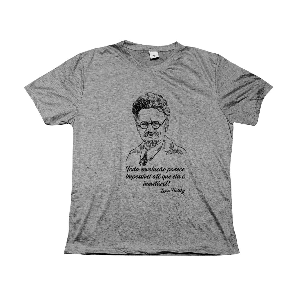 Camiseta de poliéster com estampa de Trótski e frase “Toda revolução parece impossível até que ela é inevitável”.