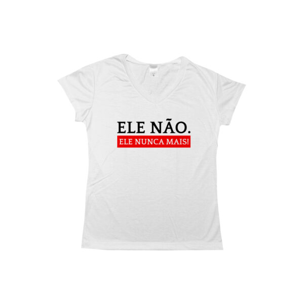 Camiseta Ele Não Ele Nunca Mais – estampa política contra Bolsonaro, com mensagem de resistência democrática.