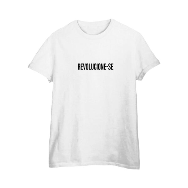Camiseta de algodão Revolucione-se com frase centralizada e tipografia marcante.