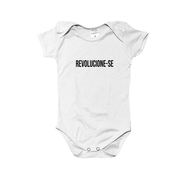 Body infantil Revolucione-se com frase centralizada em destaque.