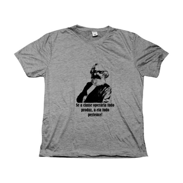 Camiseta com estampa de Karl Marx e a frase Se a classe operária tudo produz, a ela tudo pertence.