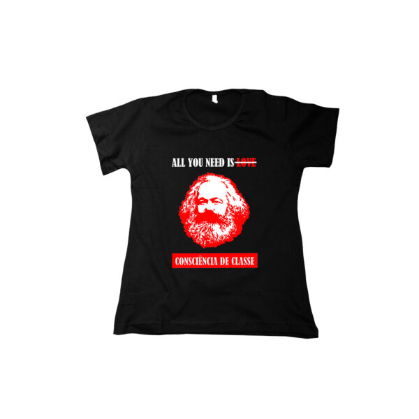 Camiseta Consciência de Classe – estampa com retrato de Karl Marx e frase crítica “All You Need is Consciência de Classe”.