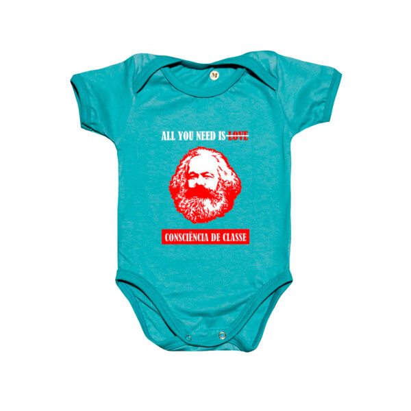Body infantil Consciência de Classe – estampa com retrato de Karl Marx e frase crítica “All You Need is Consciência de Classe”.