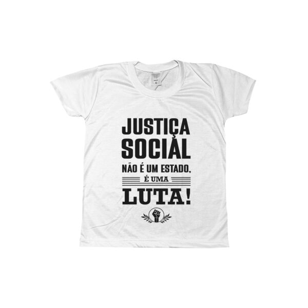 camiseta Justiça Social com frase “Justiça social não é um estado, é uma luta!” em tipografia preta.