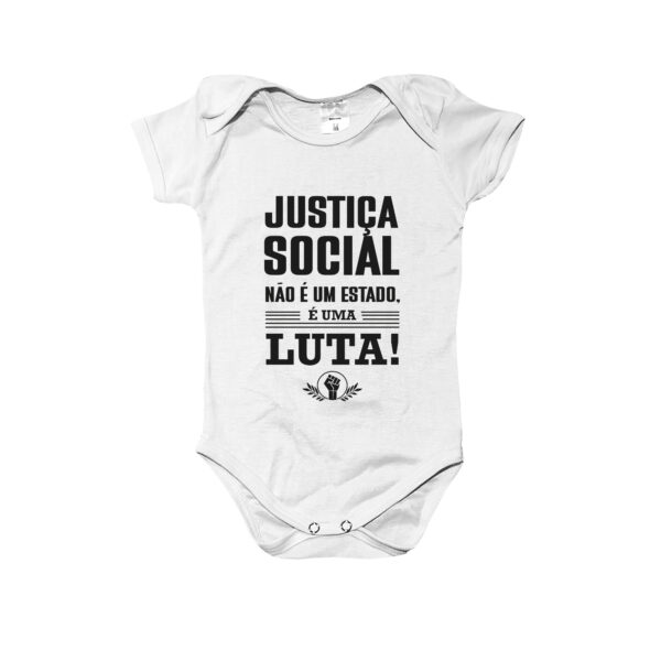 body infantil Justiça Social não é um estado, é uma luta, em poliéster branco com estampa preta.