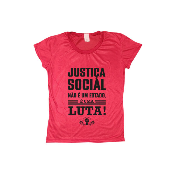 camiseta Justiça Social com frase “Justiça social não é um estado, é uma luta!” em tipografia preta.