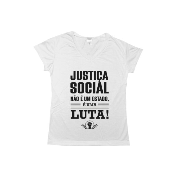 camiseta Justiça Social com frase “Justiça social não é um estado, é uma luta!” em tipografia preta.