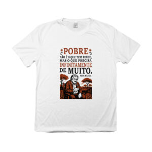 camiseta Pepe Mujica com frase “Pobre não é o que tem pouco, mas o que precisa infinitamente de muito”.