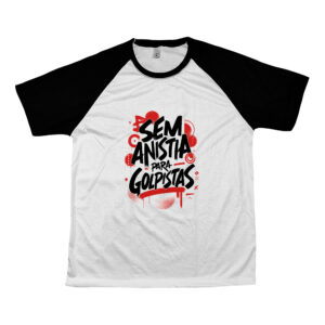 Camiseta Sem Anistia para Golpistas – estampa com tipografia de protesto em preto e vermelho.