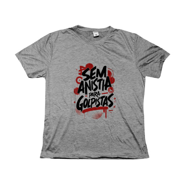 Camiseta Sem Anistia para Golpistas – estampa com tipografia de protesto em preto e vermelho.