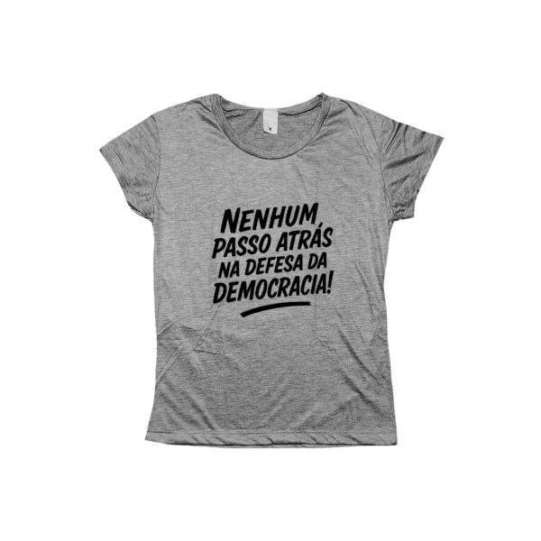 Camiseta – Nenhum passo atrás na defesa da democracia.