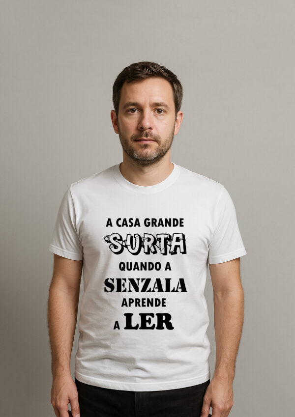 Camiseta A Casa Grande Surta Quando a Senzala Aprende a Ler