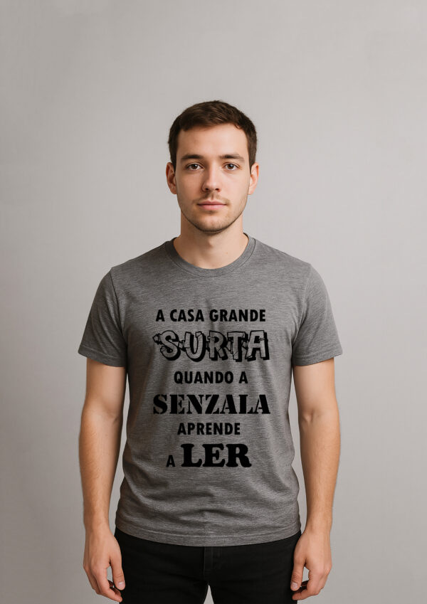 Camiseta A Casa Grande Surta Quando a Senzala Aprende a Ler