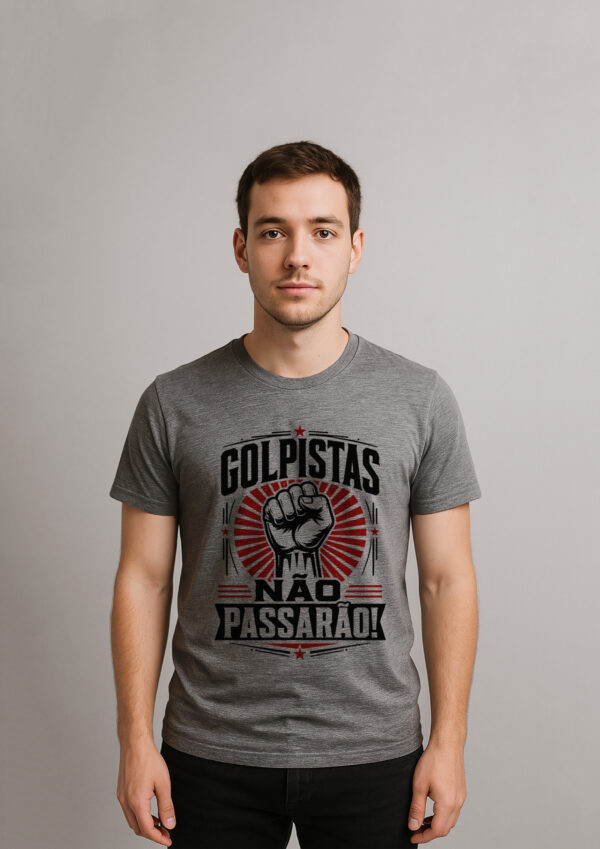 Camiseta Golpistas Não Passarão Democracia e Resistência