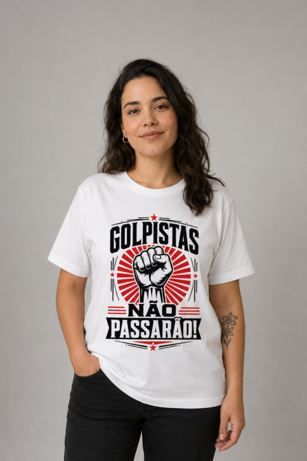 Camiseta Golpistas Não Passarão Democracia e Resistência