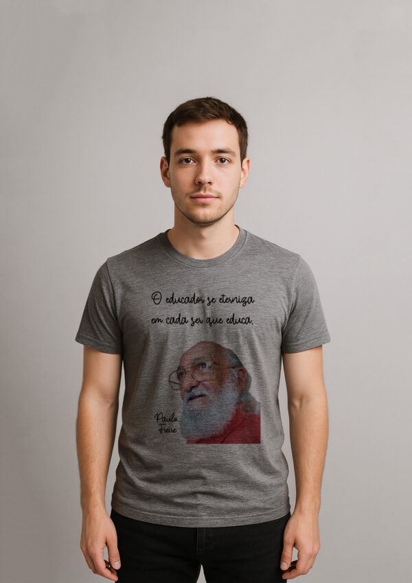 Camiseta O Educador se Eterniza em Cada Ser que Educa Paulo Freire