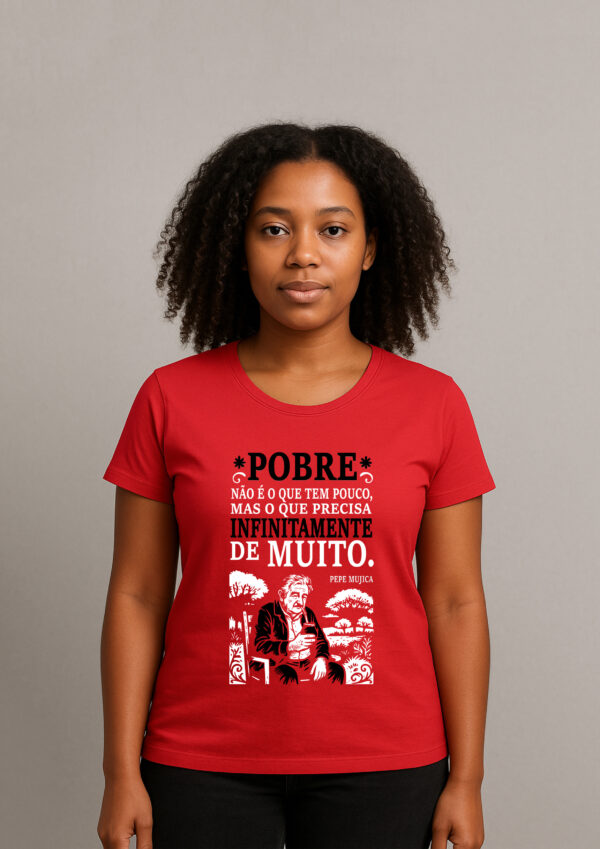 Camiseta Pepe Mujica Pobre Não é o Que Tem Pouco Algodão