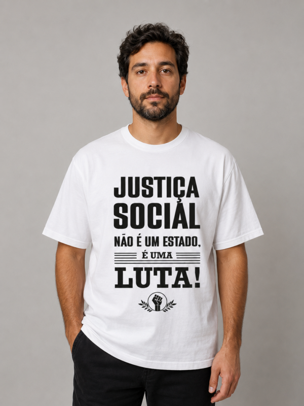Camiseta Justiça Social Não é um Estado é uma Luta