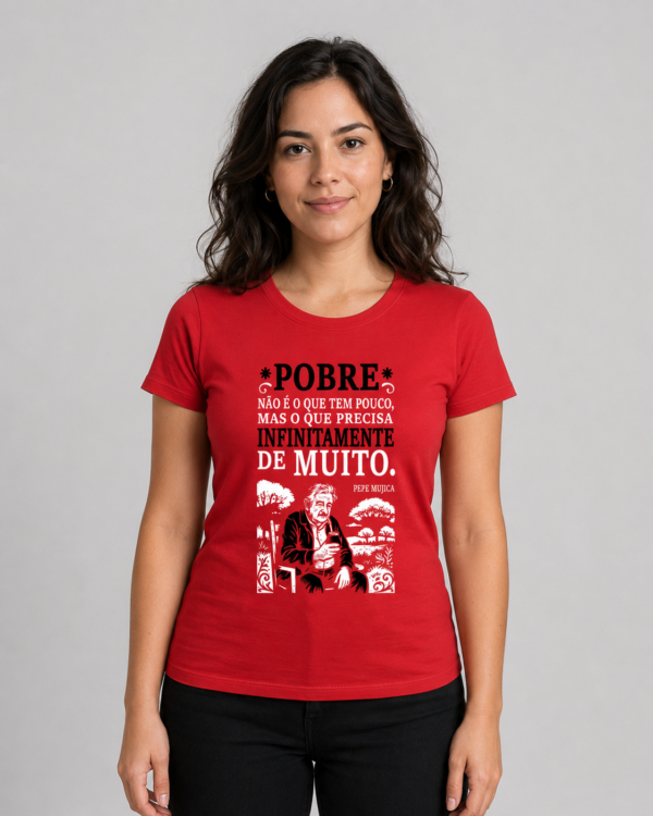 Camiseta Pepe Mujica Pobre Não é o Que Tem Pouco Algodão
