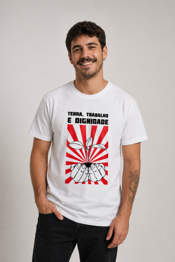 Camiseta Terra Trabalho e Dignidade Reforma Agrária Esquerda